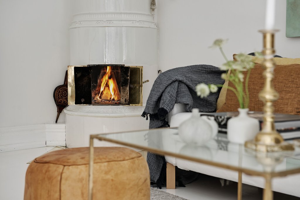 Scandinavian cosy: Gothenburg living room with a wood-burning fireplace.