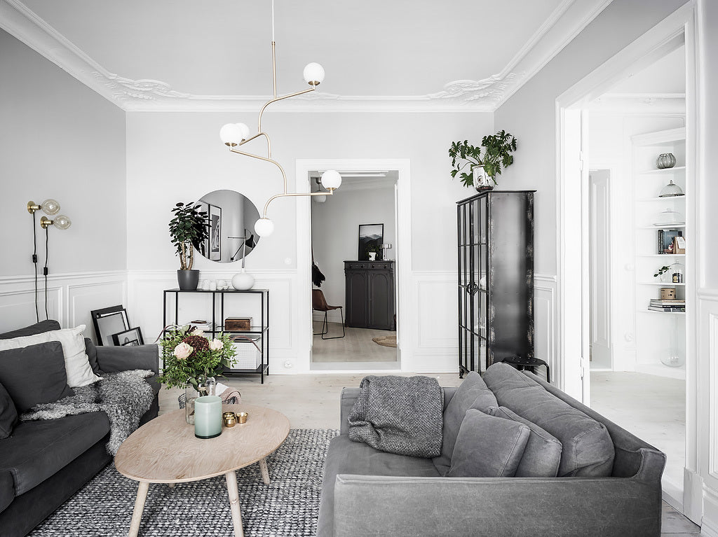 Beautiful livingroom in greys and white 